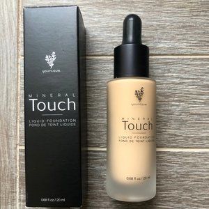 Younique Liquid foundation - Velour